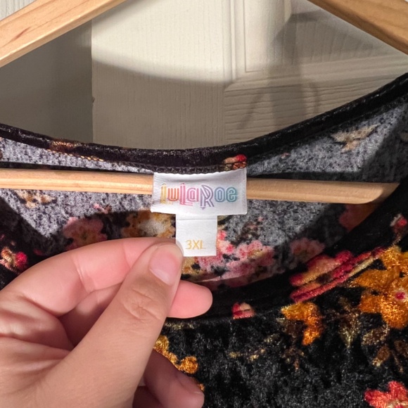 LulaRoe Black Velvet Maurine Dress With Floral Design Size 3XL - Picture 2 of 2